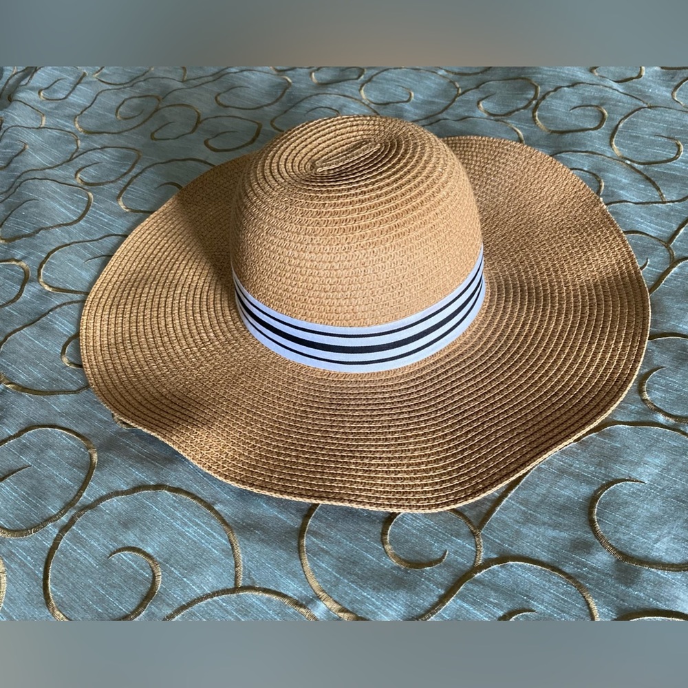 Floppy Straw Hat in size M/L